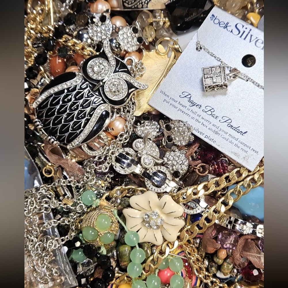 3 LBs Vintage Modern Jewelry Lot- MYSTERY BOX! Wearable Estate Sale Designer - Picture 5 of 10